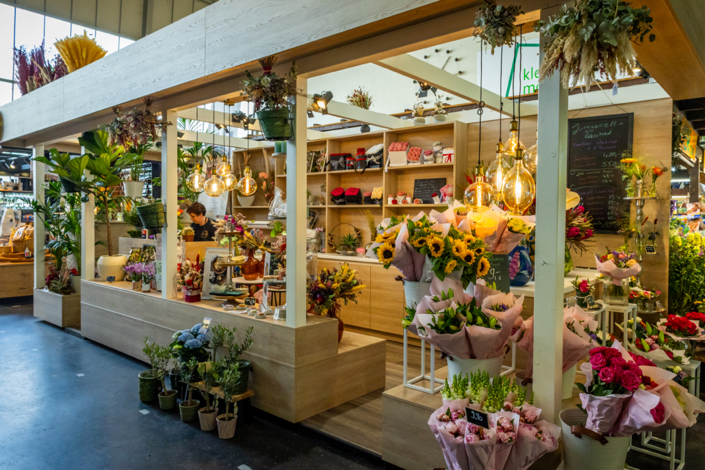 Farbenfrohe Blumenarrangements bei Blumen Meister in der Kleinmarkthalle Frankfurt, perfekt für jeden Anlass.
